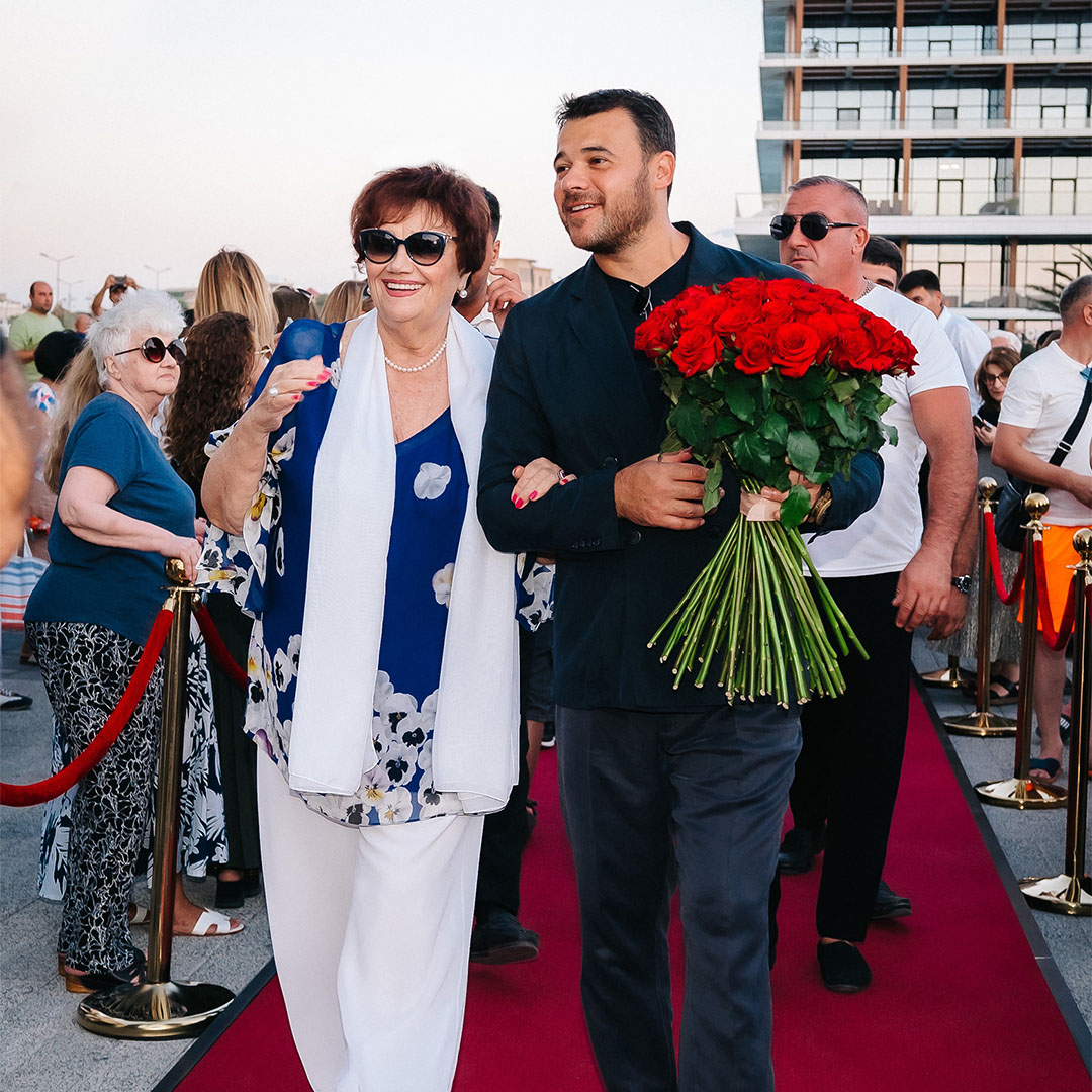 Sea Breeze Walk of Fame xiyabanı Müslüm Maqomayev və Tamara Sinyavskayanın imzalı ulduzlarını birlikdə təqdim etdi