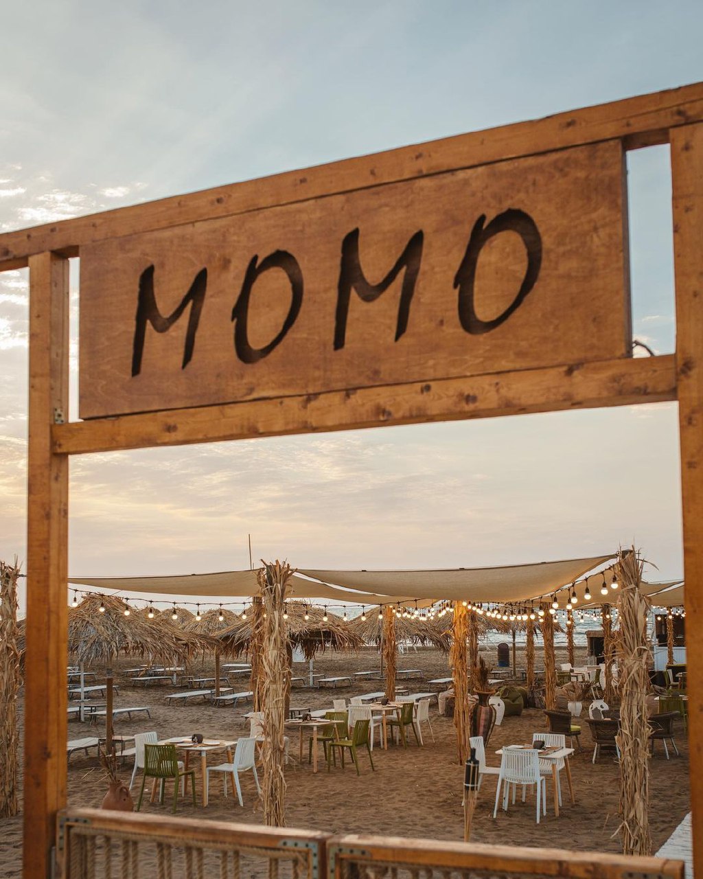 МOMO BEACH & COCKTAIL BAR